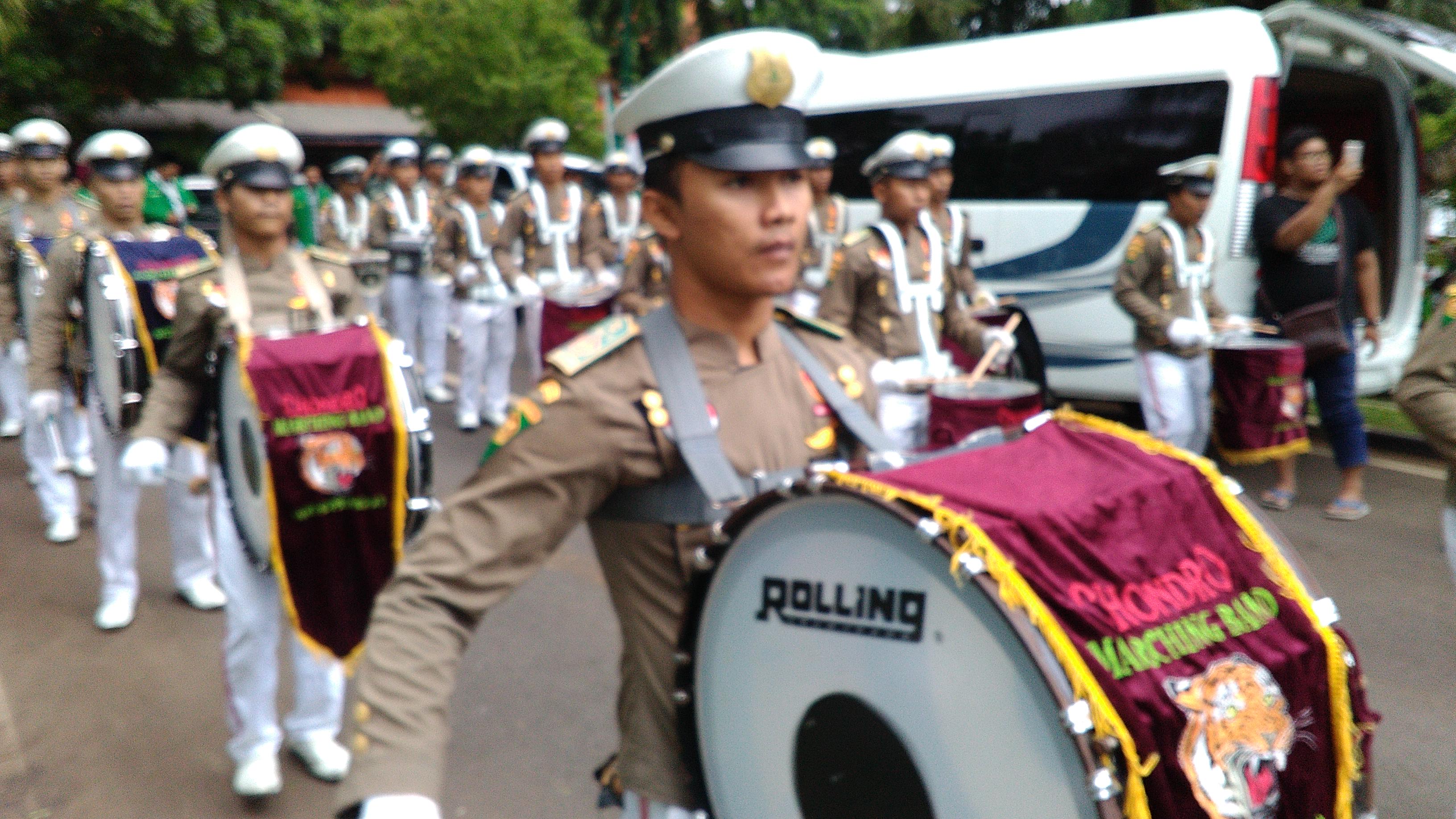 Tovoningdan o‘p, banda.