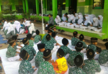 RA. Miftahul Huda Pawai Sholawat Asmaul Husna Sambut Ramadan