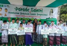 NU Care – LAZISNU Kudus Berikan Beasiswa Santri Berprestasi