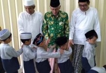 Santri PAUD TBS Ziarahi Makam Sunan Kudus dan Sowan Masyayikh