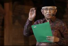 Gus Mus Bacakan Puisi “Mulut” di Menara Kudus