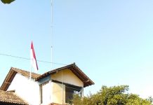Kenakan Busana Adat dalam Upacara HUT ke-74 RI