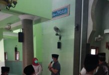 Plt Bupati Berikan Santunan Anak Yatim di Masjid Raudlatusshalihin Peganjaran