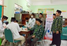 PMR Wira MA NU TBS Cek Kesehatan Guru