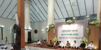 Peserta khitanan umum memgikuti rangkaian pembukaan Khitanan Umum di Masjid Agung Kudus