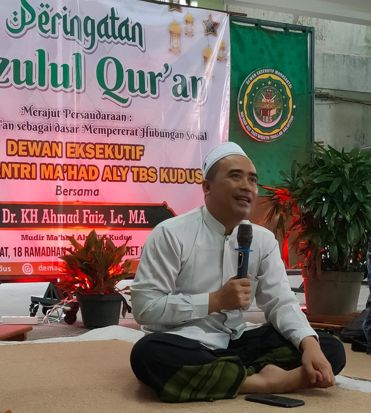 Mrs. Faiz R R Dr KH Ahmad Faiz Berharap Pemerintah Segera Kabulkan Pengusulan KH R ...