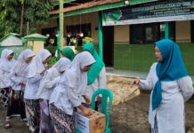 Tanamkan Karakter Peduli Lewat PASS, MI NU Salafiyah Gondoharum Galang Dana untuk Korban Banjir Kudus