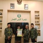 Ma’had Aly TBS Kudus Bagikan Ribuan Jadwal Imsakiyah