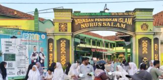 Menggapai Keberkahan Ramadan, MTs NU Nurussalam Khataman A-Quran dan Berbagi Takjil