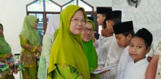 Peringati Nuzulul Qur’an, Muslimat – Fatayat NU Undaan Tengah Santuni Anak Yatim dan Lansia