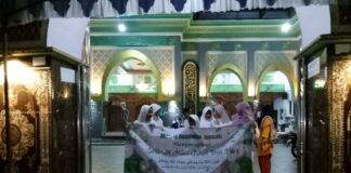 Anak-anak Gembira Ikuti Takbir Keliling