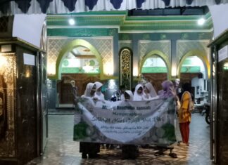 Anak-anak Gembira Ikuti Takbir Keliling