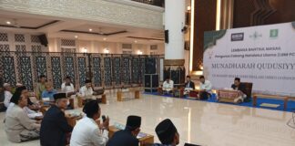 Munadharah Qudusiyyah, LBMNU Kudus Bahas Hukum dan Tata Cara Salat di Pesawat