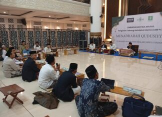 Munadharah Qudusiyyah, LBMNU Kudus Bahas Hukum dan Tata Cara Salat di Pesawat