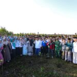 Ratusan Santri Rembang Tanam Mangrove di Pantai Desa Temperak