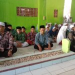 Akhiri Matamuda, Murid MTs MA Ziarahi Makam Pendiri Yasis Attaqwa Pahesan Grobogan