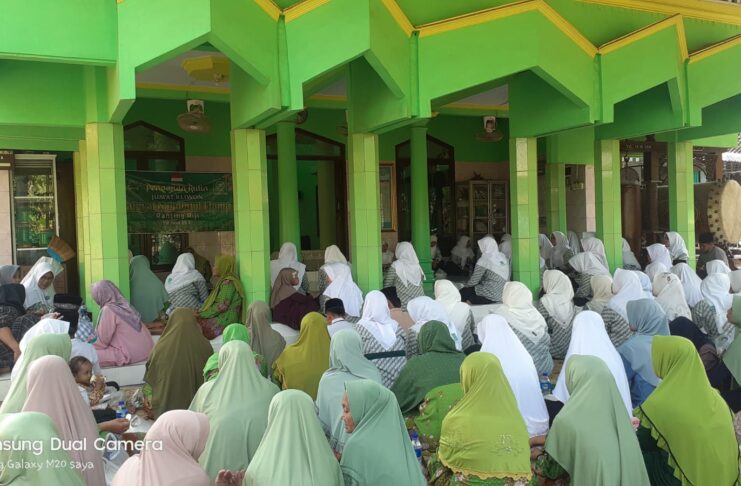 Fatayat NU Desa Piji Santuni 35 Anak Yatim Piatu