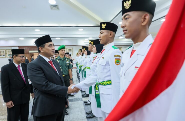 Wagub Gus Yasin Resmi Kukuhkan 45 Paskibraka Jateng