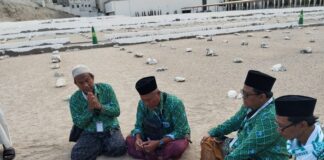 Perkuat Nasionalisme Jemaah Umrah Semarang Ziarahi Makam Ulama di Makkah
