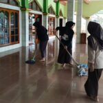 Peringati HUT Kemerdekaan, MANU Gembong Pati Baksos Bersih-bersih Masjid