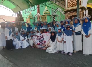 Meriahnya Kirab Maulid Nabi dalam Gebyar Maulid Masjid Roudlotul Jannah