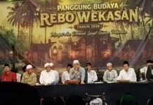Khataman al Quran dalam Rangka Rebo Wekasan di Masjid Wali Jepang