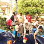 Peduli Kekeringan, Remaja Pereng bersama Ansor Grogolan Salurkan 16 Ribu Liter Air Bersih ke Wonosamodro