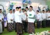 Ketua PCNU Kudus Serahkan Tasbih dan Tongkat kepada Rais dan Ketua Terlantik